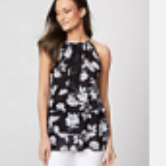 Le Chateau Floral Ruffled Tank - Picture 2 of 5